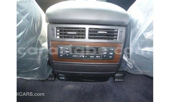 Acheter Import Voiture Toyota Land Cruiser Blanc à Import - Dubai, Togo Acheter Import Voiture Toyota Land Cruiser Blanc à Import - Dubai, Togo
