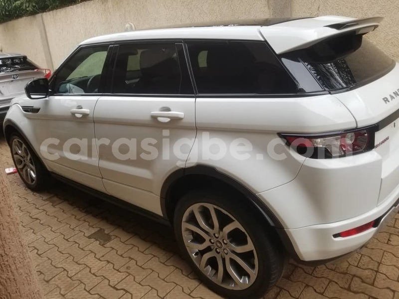 Buy Used Land Rover Range Rover Evoque White Car In Lome In Togo Carasigbe