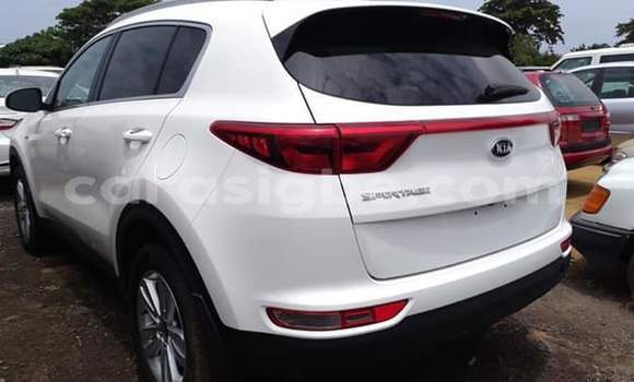 Acheter Occasion Voiture Kia Sportage Blanc à Lomé, Togo Acheter Occasion Voiture Kia Sportage Blanc à Lomé, Togo