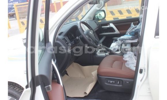 Acheter Import Voiture Toyota Land Cruiser Blanc à Import - Dubai, Togo Acheter Import Voiture Toyota Land Cruiser Blanc à Import - Dubai, Togo