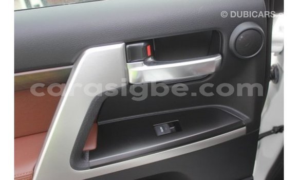 Acheter Import Voiture Toyota Land Cruiser Blanc à Import - Dubai, Togo Acheter Import Voiture Toyota Land Cruiser Blanc à Import - Dubai, Togo