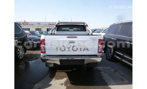 Acheter Import Voiture Toyota Hilux Blanc à Import - Dubai, Togo Acheter Import Voiture Toyota Hilux Blanc à Import - Dubai, Togo