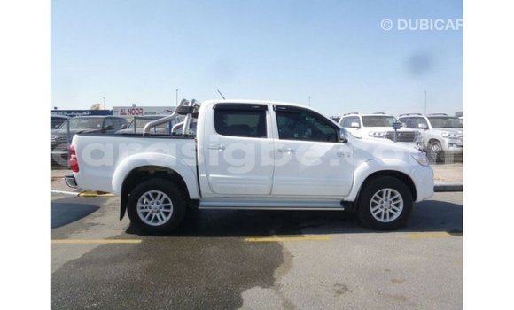 Acheter Import Voiture Toyota Hilux Blanc à Import - Dubai, Togo Acheter Import Voiture Toyota Hilux Blanc à Import - Dubai, Togo