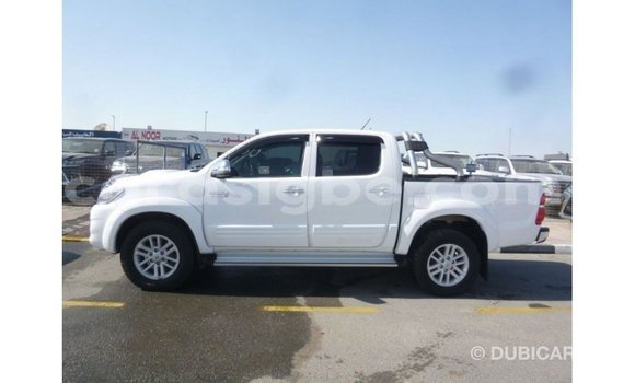 Acheter Import Voiture Toyota Hilux Blanc à Import - Dubai, Togo Acheter Import Voiture Toyota Hilux Blanc à Import - Dubai, Togo