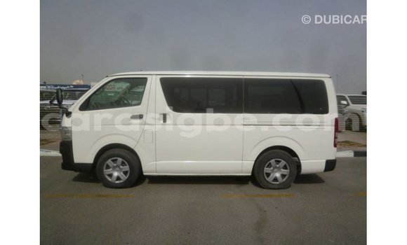 Acheter Import Voiture Toyota Hiace Blanc à Import - Dubai, Togo Acheter Import Voiture Toyota Hiace Blanc à Import - Dubai, Togo