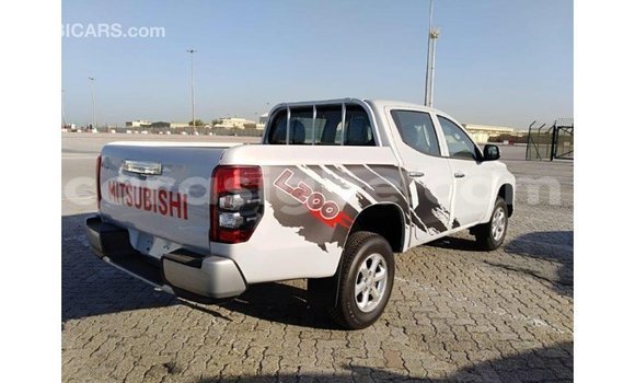 Acheter Import Voiture Mitsubishi L200 Blanc à Import - Dubai, Togo Acheter Import Voiture Mitsubishi L200 Blanc à Import - Dubai, Togo