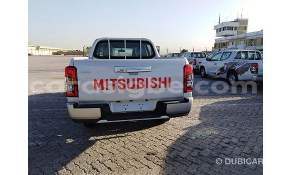 Acheter Import Voiture Mitsubishi L200 Blanc à Import - Dubai, Togo Acheter Import Voiture Mitsubishi L200 Blanc à Import - Dubai, Togo