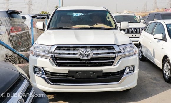 Acheter Import Voiture Toyota Land Cruiser Blanc à Import - Dubai, Togo Acheter Import Voiture Toyota Land Cruiser Blanc à Import - Dubai, Togo