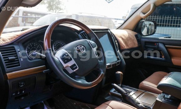 Acheter Import Voiture Toyota Land Cruiser Blanc à Import - Dubai, Togo Acheter Import Voiture Toyota Land Cruiser Blanc à Import - Dubai, Togo