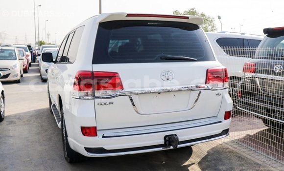 Acheter Import Voiture Toyota Land Cruiser Blanc à Import - Dubai, Togo Acheter Import Voiture Toyota Land Cruiser Blanc à Import - Dubai, Togo