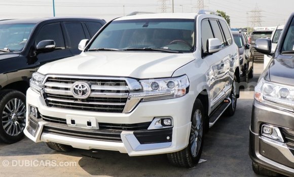 Acheter Import Voiture Toyota Land Cruiser Blanc à Import - Dubai, Togo Acheter Import Voiture Toyota Land Cruiser Blanc à Import - Dubai, Togo