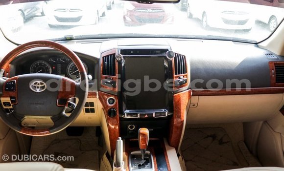Acheter Import Voiture Toyota Land Cruiser Blanc à Import - Dubai, Togo Acheter Import Voiture Toyota Land Cruiser Blanc à Import - Dubai, Togo
