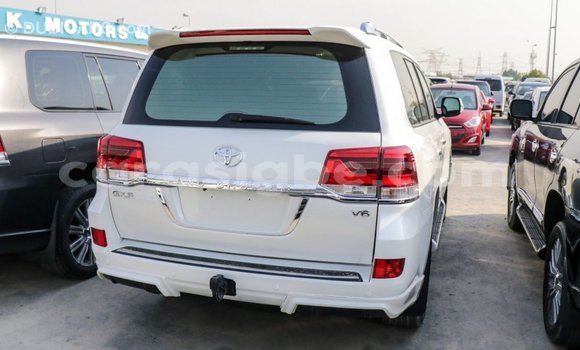 Acheter Import Voiture Toyota Land Cruiser Blanc à Import - Dubai, Togo Acheter Import Voiture Toyota Land Cruiser Blanc à Import - Dubai, Togo