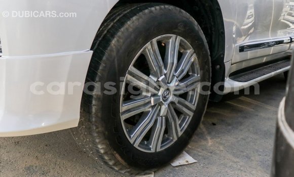 Acheter Import Voiture Toyota Land Cruiser Blanc à Import - Dubai, Togo Acheter Import Voiture Toyota Land Cruiser Blanc à Import - Dubai, Togo