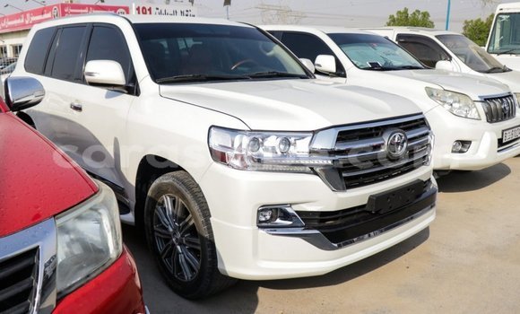 Acheter Import Voiture Toyota Land Cruiser Blanc à Import - Dubai, Togo Acheter Import Voiture Toyota Land Cruiser Blanc à Import - Dubai, Togo