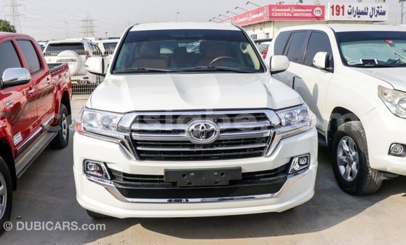 Acheter Import Voiture Toyota Land Cruiser Blanc à Import - Dubai, Togo Acheter Import Voiture Toyota Land Cruiser Blanc à Import - Dubai, Togo