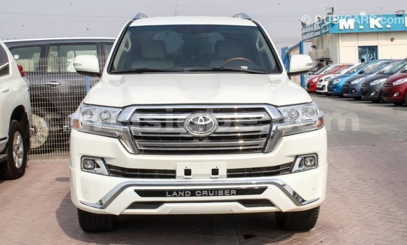 Acheter Import Voiture Toyota Land Cruiser Blanc à Import - Dubai, Togo Acheter Import Voiture Toyota Land Cruiser Blanc à Import - Dubai, Togo