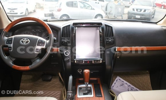 Acheter Import Voiture Toyota Land Cruiser Blanc à Import - Dubai, Togo Acheter Import Voiture Toyota Land Cruiser Blanc à Import - Dubai, Togo
