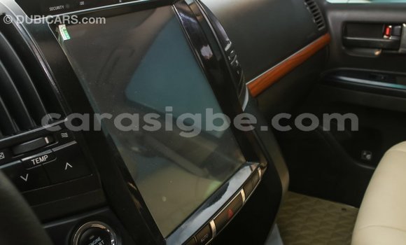 Acheter Import Voiture Toyota Land Cruiser Blanc à Import - Dubai, Togo Acheter Import Voiture Toyota Land Cruiser Blanc à Import - Dubai, Togo