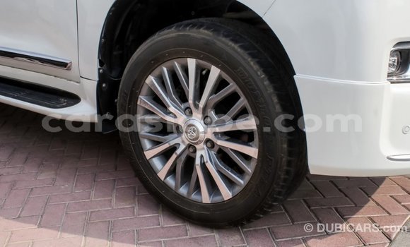 Acheter Import Voiture Toyota Land Cruiser Blanc à Import - Dubai, Togo Acheter Import Voiture Toyota Land Cruiser Blanc à Import - Dubai, Togo