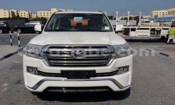 Acheter Import Voiture Toyota Land Cruiser Blanc à Import - Dubai, Togo Acheter Import Voiture Toyota Land Cruiser Blanc à Import - Dubai, Togo
