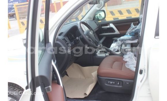 Buy Import Toyota Land Cruiser White Car in Import - Dubai in Togo Buy Import Toyota Land Cruiser White Car in Import - Dubai in Togo