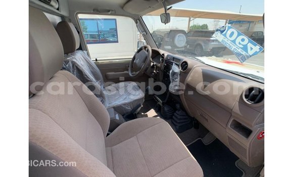 Buy Import Toyota Land Cruiser Beige Car in Import - Dubai in Togo Buy Import Toyota Land Cruiser Beige Car in Import - Dubai in Togo
