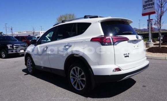 Buy Used Toyota RAV4 White Car in Lome in Togo Buy Used Toyota RAV4 White Car in Lome in Togo