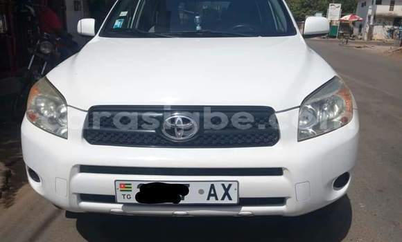 Buy Used Toyota RAV4 White Car in Lome in Togo Buy Used Toyota RAV4 White Car in Lome in Togo