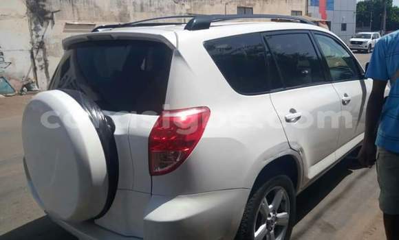 Buy Used Toyota RAV4 White Car in Lome in Togo Buy Used Toyota RAV4 White Car in Lome in Togo