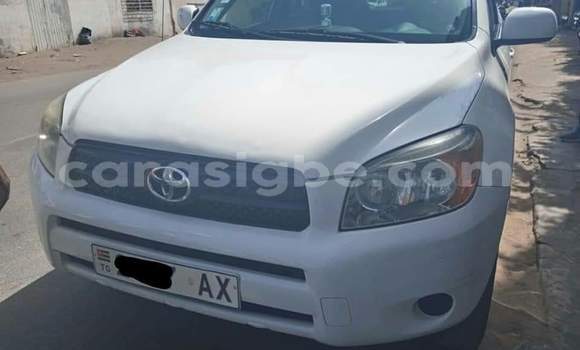 Buy Used Toyota RAV4 White Car in Lome in Togo Buy Used Toyota RAV4 White Car in Lome in Togo