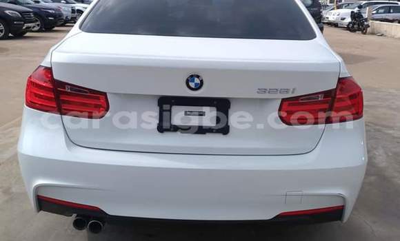Acheter Occasion Voiture BMW 328i Blanc à Lomé, Togo Acheter Occasion Voiture BMW 328i Blanc à Lomé, Togo