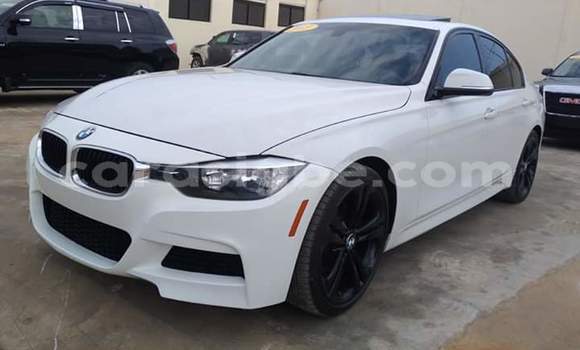 Acheter Occasion Voiture BMW 328i Blanc à Lomé, Togo Acheter Occasion Voiture BMW 328i Blanc à Lomé, Togo