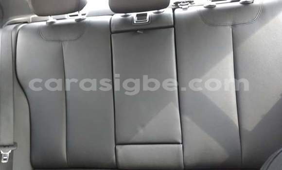 Acheter Occasion Voiture BMW 328i Blanc à Lomé, Togo Acheter Occasion Voiture BMW 328i Blanc à Lomé, Togo