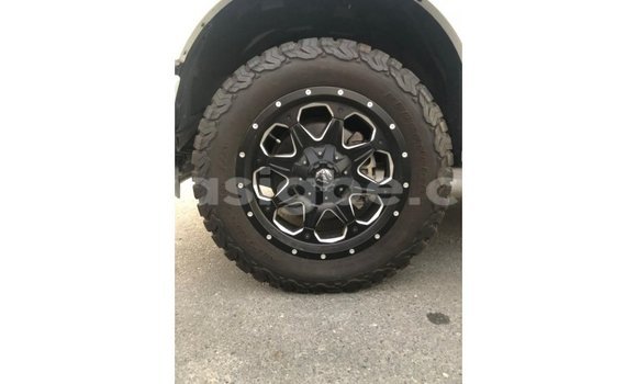 Acheter Import Voiture Ford V8 Blanc à Import - Dubai, Togo Acheter Import Voiture Ford V8 Blanc à Import - Dubai, Togo