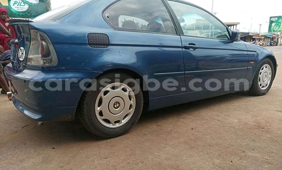 Acheter Occasion Voiture BMW 321 Bleu à Lomé, Togo Acheter Occasion Voiture BMW 321 Bleu à Lomé, Togo
