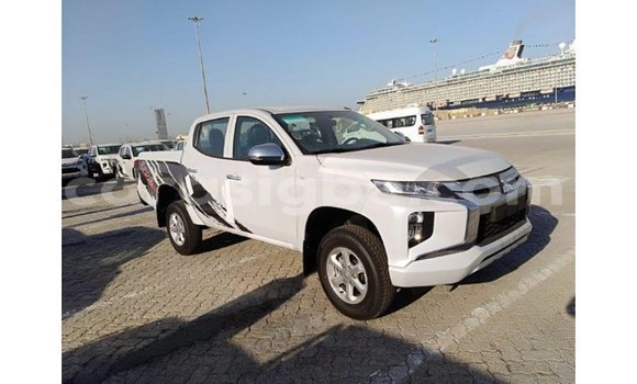 Acheter Import Voiture Mitsubishi L200 Blanc à Import - Dubai, Togo Acheter Import Voiture Mitsubishi L200 Blanc à Import - Dubai, Togo