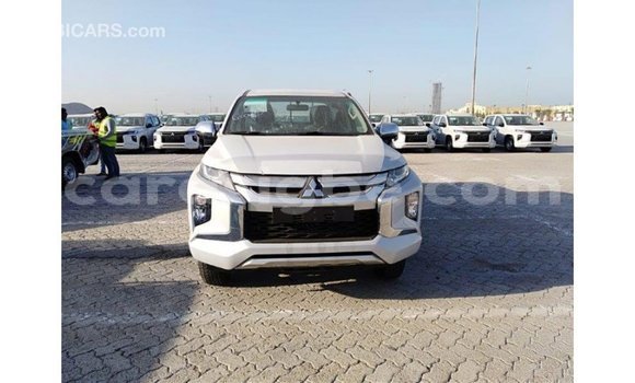 Acheter Import Voiture Mitsubishi L200 Blanc à Import - Dubai, Togo Acheter Import Voiture Mitsubishi L200 Blanc à Import - Dubai, Togo