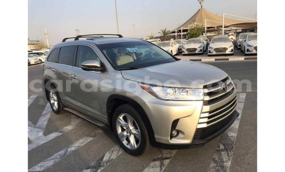 Acheter Import Voiture Toyota Highlander Beige à Import - Dubai, Togo Acheter Import Voiture Toyota Highlander Beige à Import - Dubai, Togo
