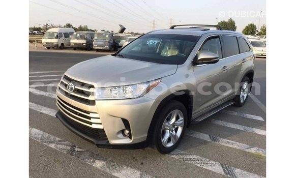 Acheter Import Voiture Toyota Highlander Beige à Import - Dubai, Togo Acheter Import Voiture Toyota Highlander Beige à Import - Dubai, Togo