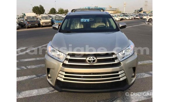 Acheter Import Voiture Toyota Highlander Beige à Import - Dubai, Togo Acheter Import Voiture Toyota Highlander Beige à Import - Dubai, Togo