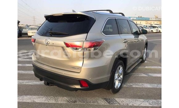 Acheter Import Voiture Toyota Highlander Beige à Import - Dubai, Togo Acheter Import Voiture Toyota Highlander Beige à Import - Dubai, Togo