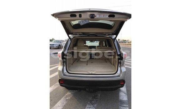 Acheter Import Voiture Toyota Highlander Beige à Import - Dubai, Togo Acheter Import Voiture Toyota Highlander Beige à Import - Dubai, Togo