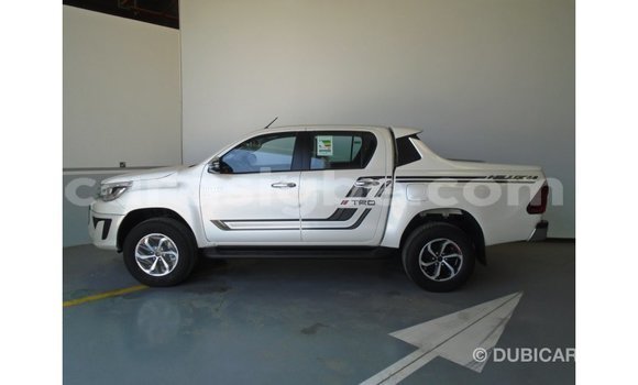 Acheter Import Voiture Toyota Hilux Blanc à Import - Dubai, Togo Acheter Import Voiture Toyota Hilux Blanc à Import - Dubai, Togo