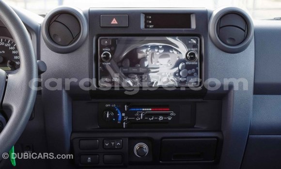 Acheter Import Voiture Toyota Land Cruiser Beige à Import - Dubai, Togo Acheter Import Voiture Toyota Land Cruiser Beige à Import - Dubai, Togo