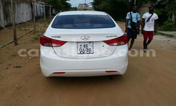 Acheter Occasion Voiture Hyundai Elantra Blanc à Adawlato, Togo Acheter Occasion Voiture Hyundai Elantra Blanc à Adawlato, Togo