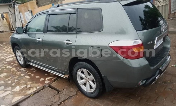 Acheter Occasion Voiture Toyota Highlander Vert à Lomé, Togo Acheter Occasion Voiture Toyota Highlander Vert à Lomé, Togo