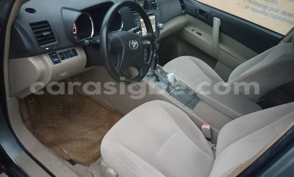 Acheter Occasion Voiture Toyota Highlander Vert à Lomé, Togo Acheter Occasion Voiture Toyota Highlander Vert à Lomé, Togo