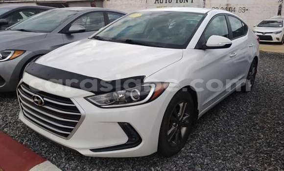 Acheter Occasion Voiture Hyundai Elantra Rouge à Lomé, Togo Acheter Occasion Voiture Hyundai Elantra Rouge à Lomé, Togo