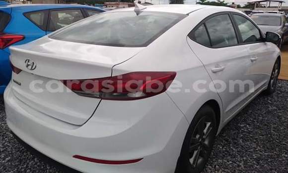 Acheter Occasion Voiture Hyundai Elantra Rouge à Lomé, Togo Acheter Occasion Voiture Hyundai Elantra Rouge à Lomé, Togo